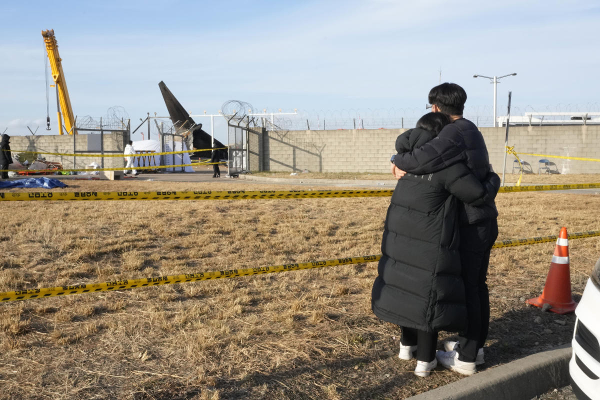 South korea struggles to determine cause of plane crash that killed 179 people