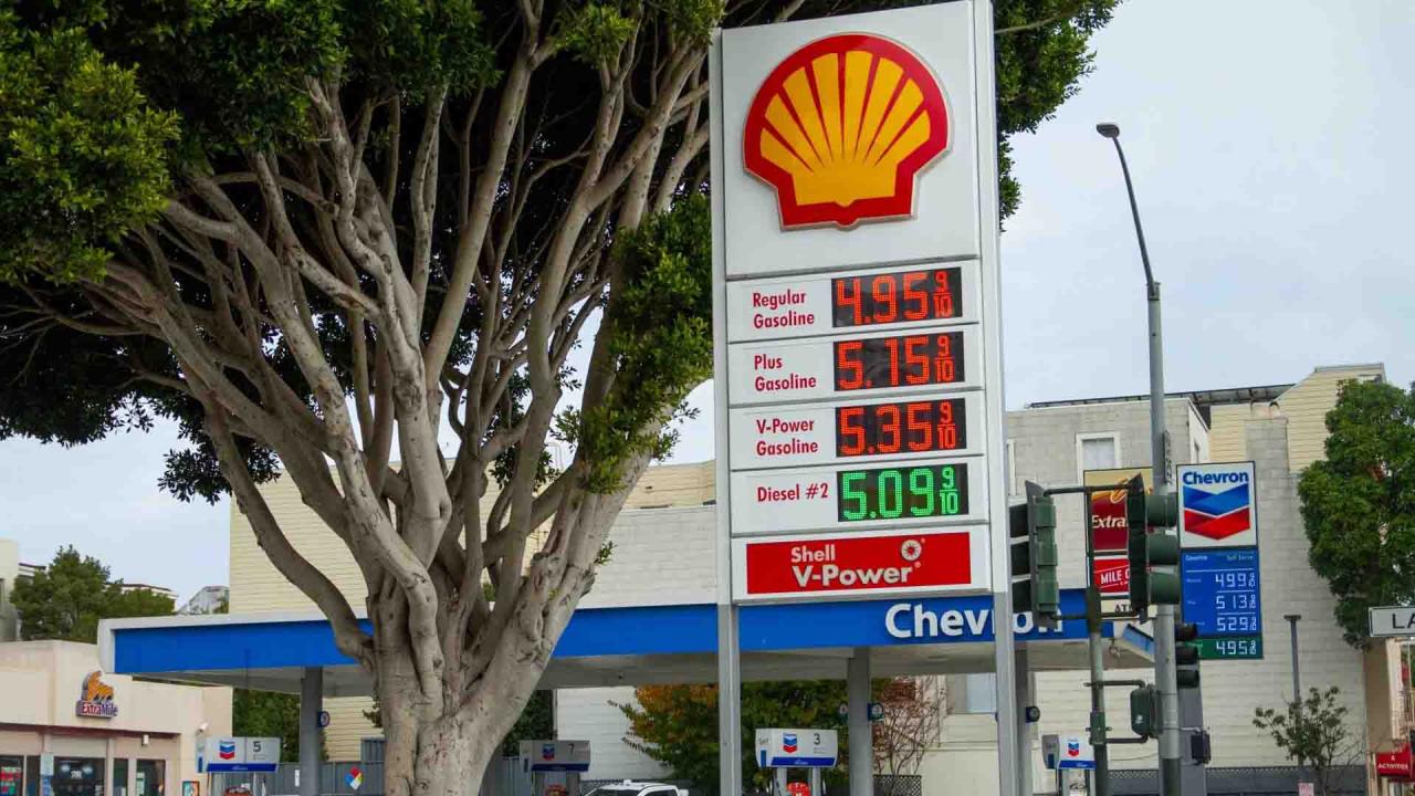 Electric vehicle owners dont buy gas states look for other ways to pay for roads and bridges 3