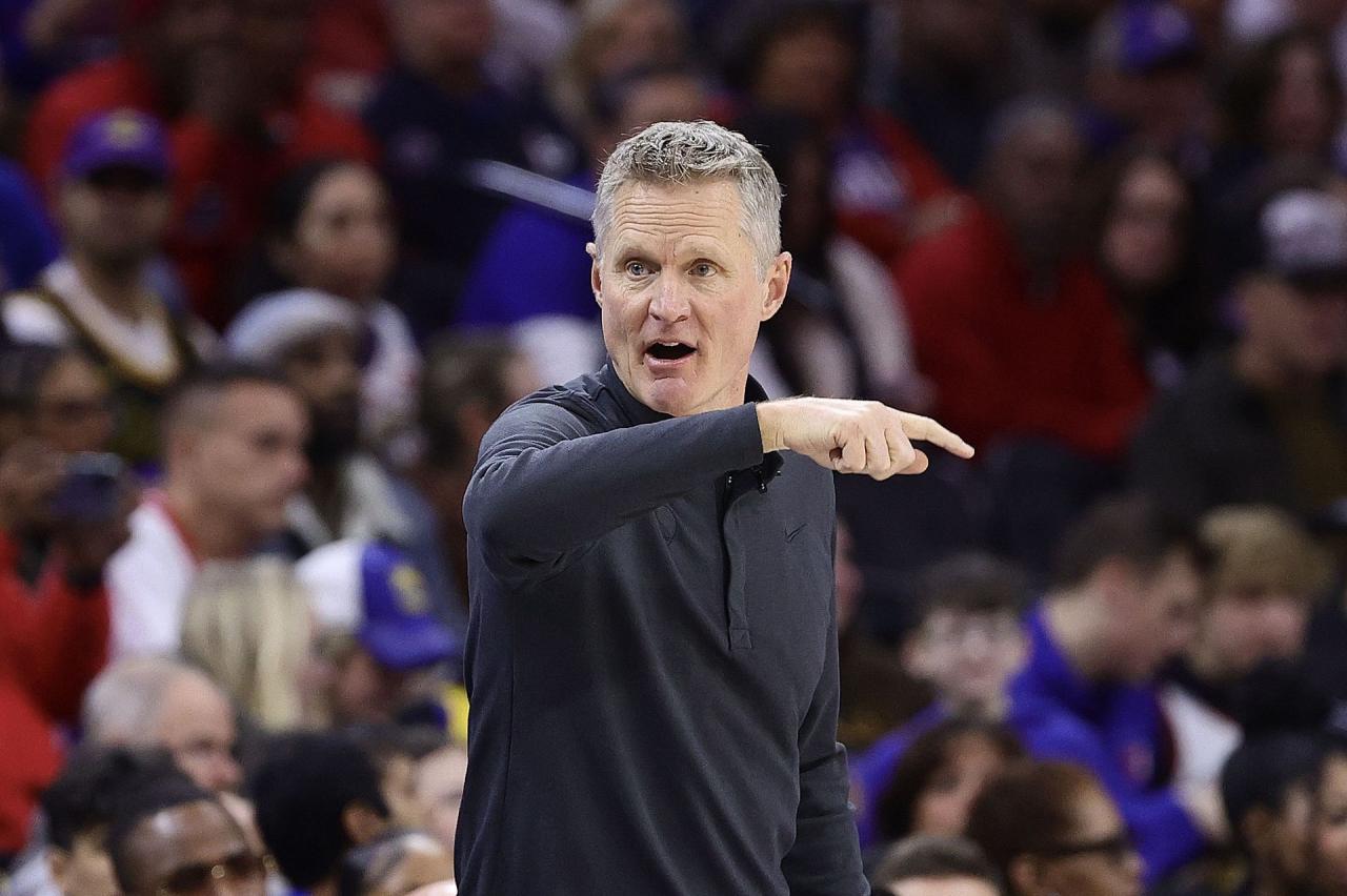 Steve kerr warriors cant stand pat at upcoming trade deadline