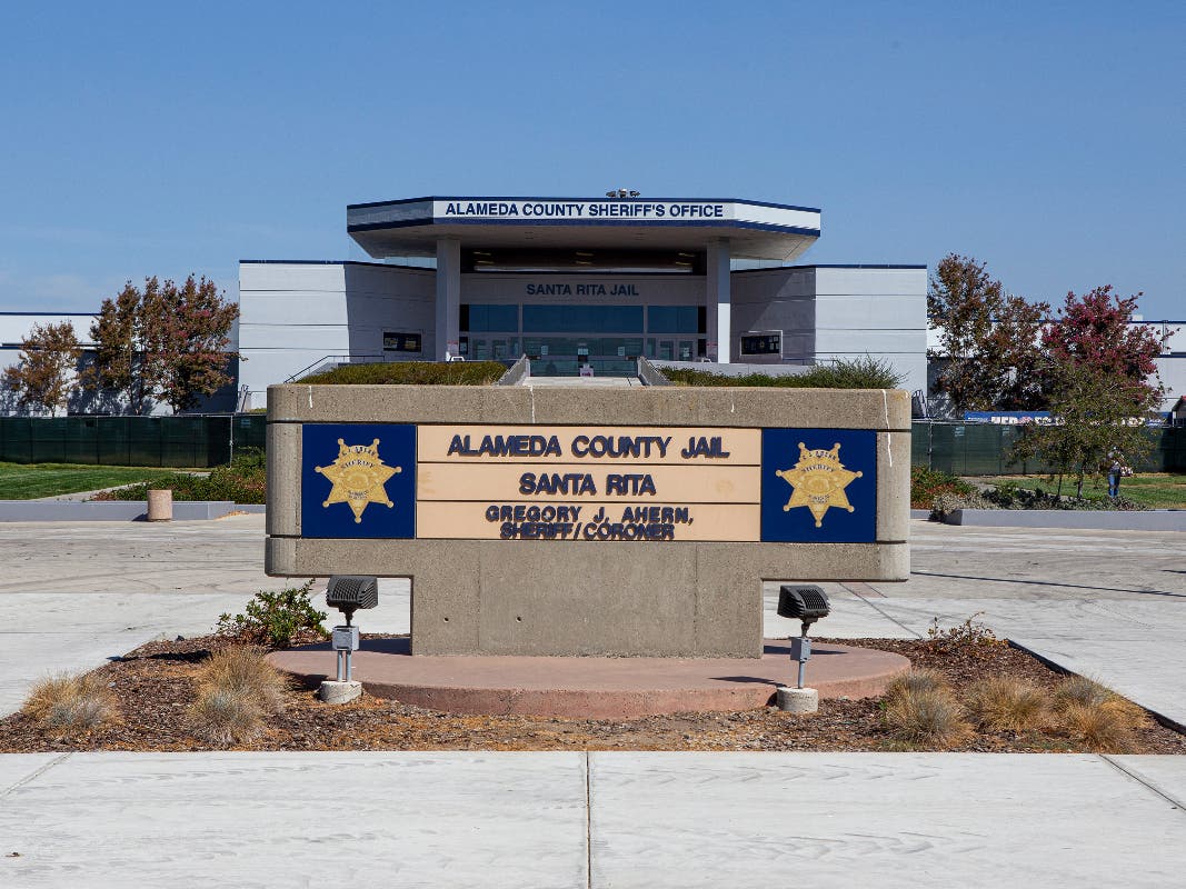 Santa rita jail inmate dies after being found injured in his cell