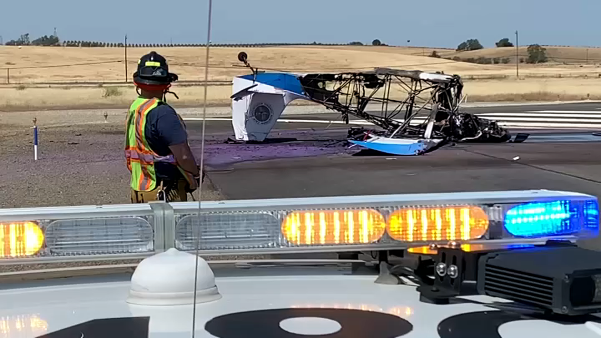 Plane byron fatal 2 aviators safe after aircraft crashes near byron airport