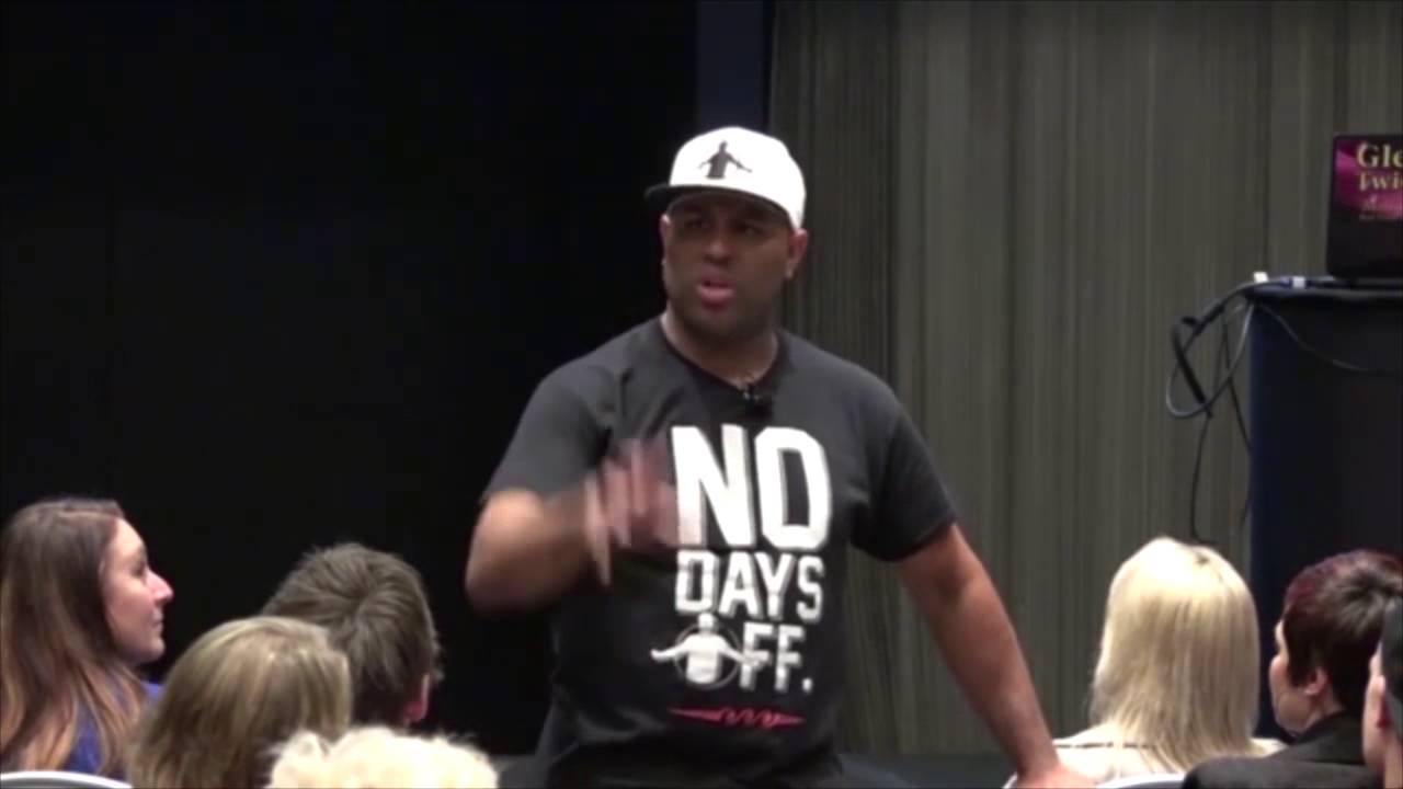 Asking eric thomas why shes losing friends