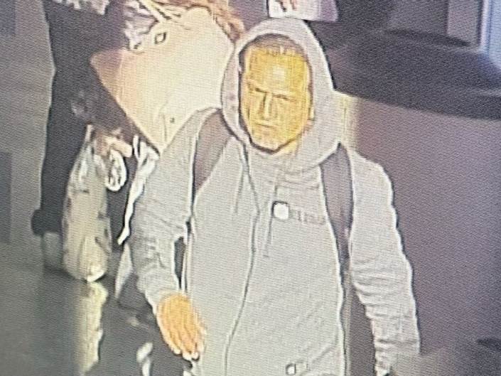 Redwood city police say man assaulted passenger intentionally crashed car
