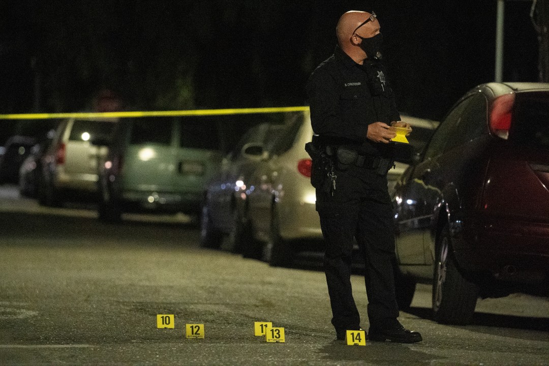 Arrested oakland murder bee record Oakland man charged with killing two brothers during search for his daughter
