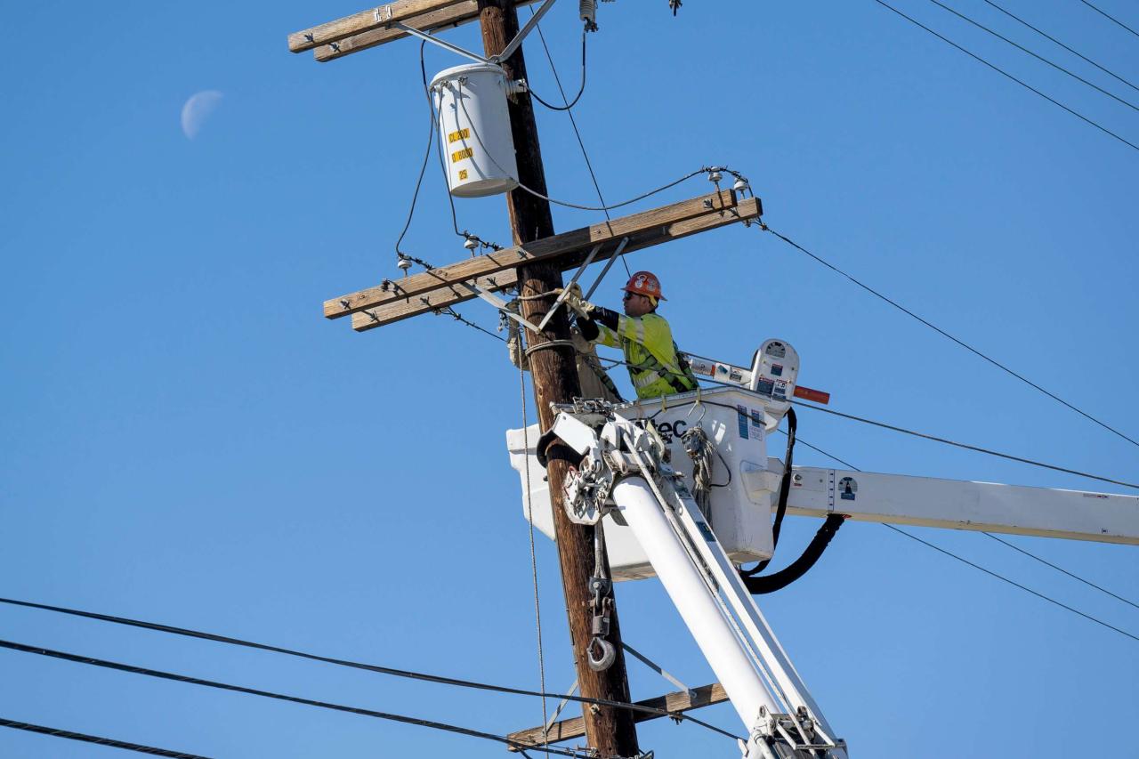 Useless high voltage power lines risk sparking california fires 2