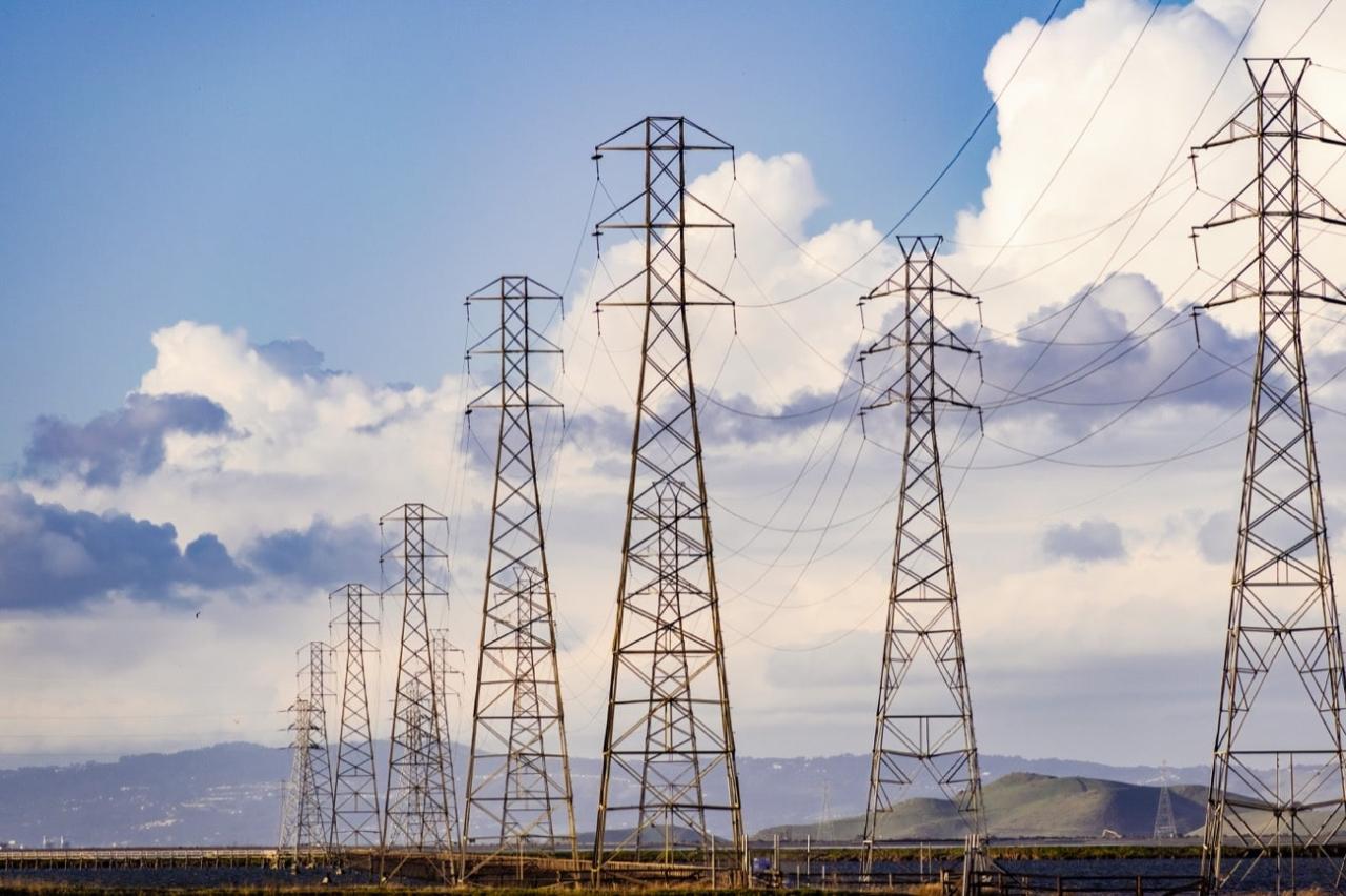 Useless high voltage power lines risk sparking california fires 2