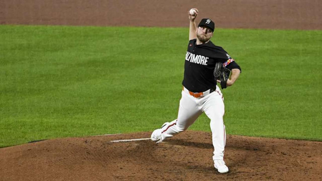 Sf giants miss out on corbin burnes who signs surprise deal with diamondbacks