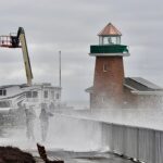 Santa cruz coast hazardous waves prompt water rescues capitola beach closure