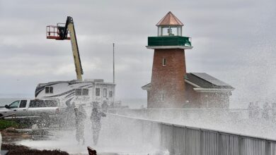 Santa cruz coast hazardous waves prompt water rescues capitola beach closure